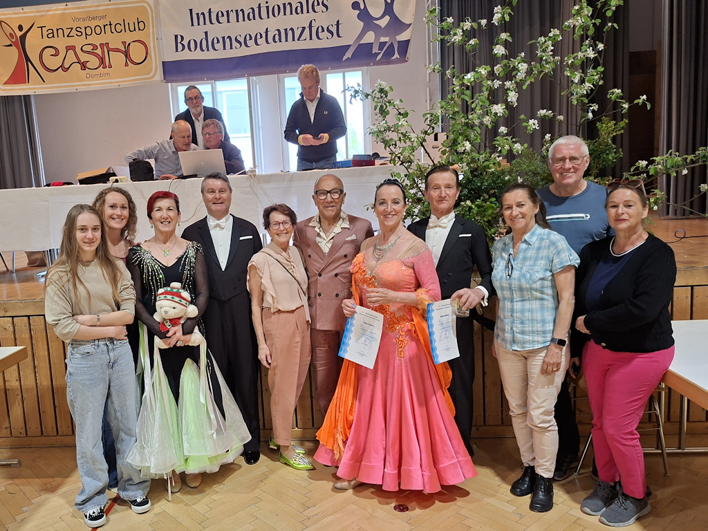 Gruppenbild mit Tanzpaaren von Bludance
