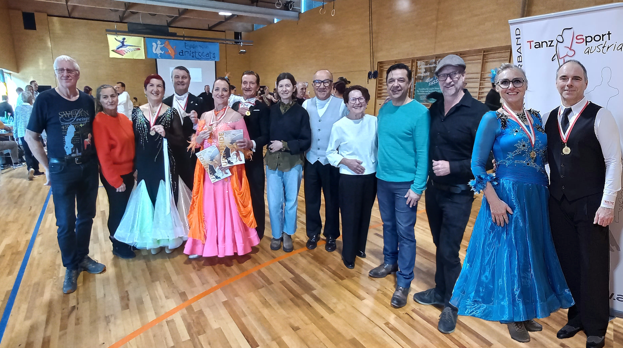Turnierpaare mit Tänzern von bludance